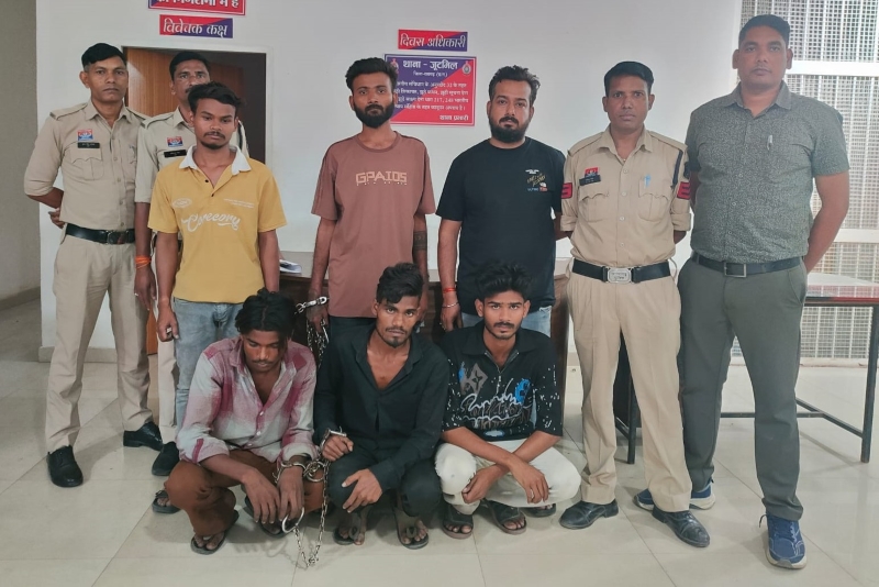 महज 3 हजार के मोबाइल ने खोल दी लूटकांड की पूरी पोल! एक के बाद एक जुड़ती गई कड़ियां, रायगढ़ में जूटमिल पुलिस ने लूट के आरोपी समेत 6 को किया गिरफ्तार, सभी भेजे गए रिमांड पर।