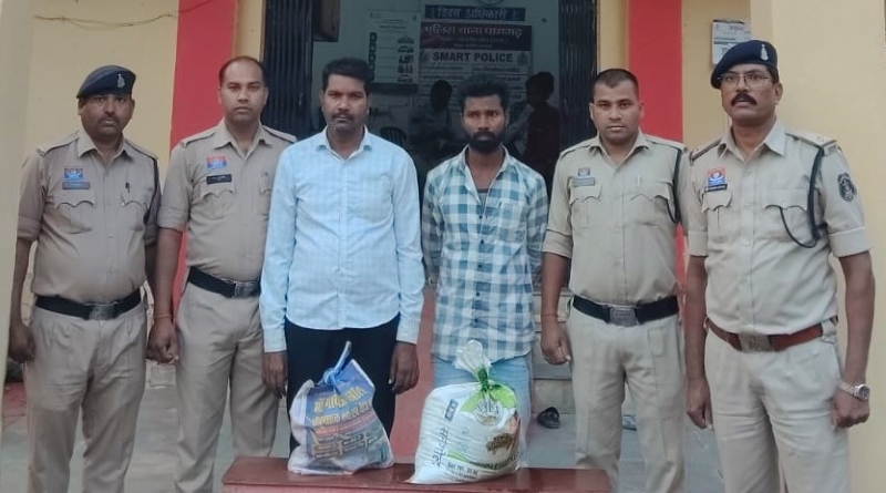 अवैध महुआ शराब के कारोबार पर पुलिस का शिकंजा! दो अलग-अलग मामलों में 2 आरोपी गिरफ्तार, 22 लीटर शराब और बाइक जब्त।