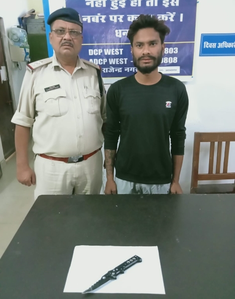पुरैना तालाब के पास चाकू लेकर घूम रहा युवक दबोचा गया! तलाशी में मिला धारदार बटनदार हथियार, 2016 के हत्या प्रयास मामले में भी पुलिस को थी तलाश।