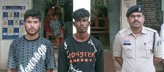 पहले की रेकी, फिर दान पेटी और AC के कॉपर वायर पर हाथ साफ! दुर्ग में चोरी के दो मामलों का खुलासा, 3 वयस्क आरोपी गिरफ्तार और 2 विधि से संघर्षरत बालक बाल न्यायालय में पेश।
