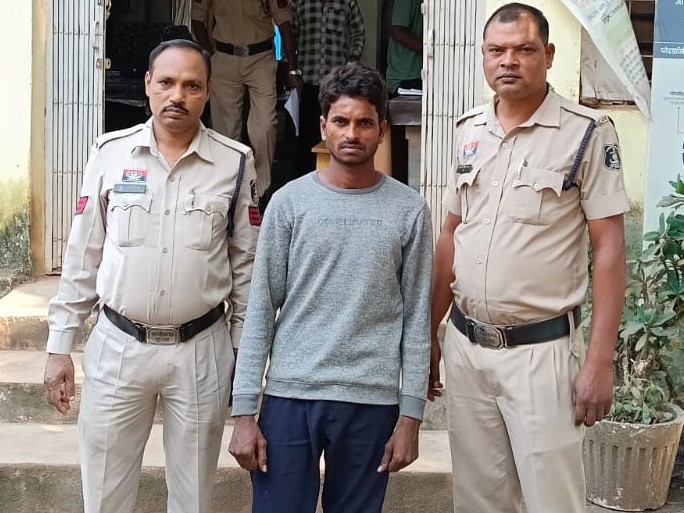 महिला से बदसलूकी के मामले में सीपत पुलिस का एक्शन, घटना के बाद फरार आरोपी संदीप सूर्यवंशी को घेराबंदी कर पकड़ा; महिला अपराधों पर पुलिस की सख्ती
