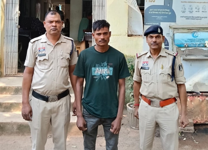 दशहरा मेले के पास शराबखोरी के लिए वसूली और मारपीट का आरोप, बीच-बचाव करने वाला भी बना निशाना; सीपत पुलिस ने हिस्ट्रीशीटर को तत्काल दबोचा