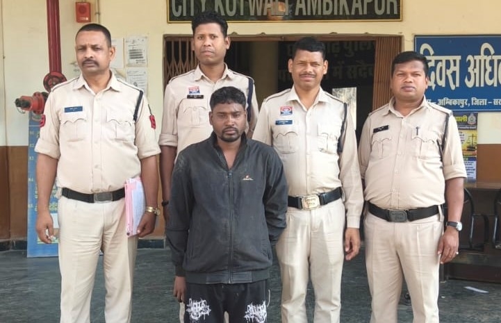 घरेलू बात पर विवाद, फिर खूनी वारदात! अंबिकापुर में पत्नी की हत्या के मामले में पुलिस की कार्रवाई, 36 वर्षीय आरोपी गिरफ्तार और वारदात में प्रयुक्त सामान जब्त।