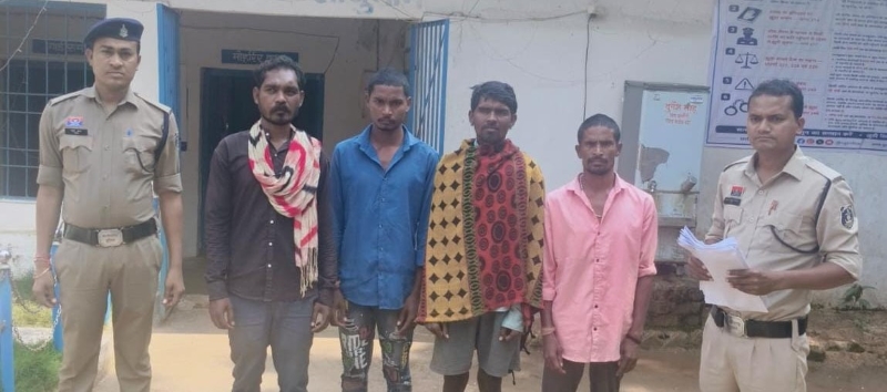 जेसीबी से खेत समतलीकरण के ₹40 हजार मांगना पड़ा भारी! बकाया रकम को लेकर विवाद के बाद चूड़े और ईंट से हमला, बलौदाबाजार में 4 आरोपी गिरफ्तार।