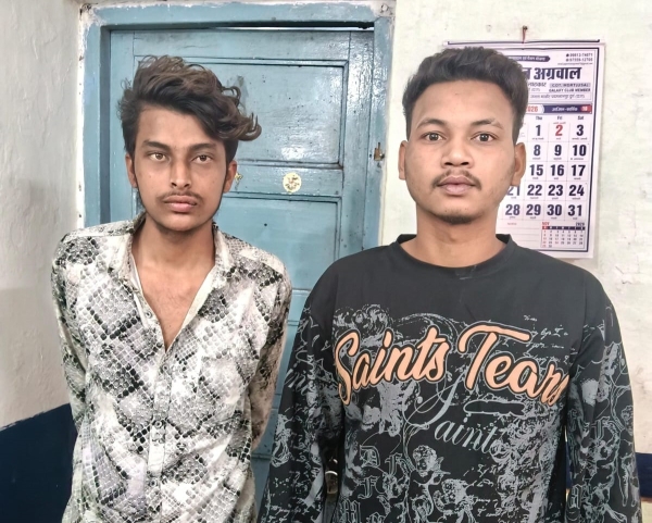 सुबह 4 बजे रुआबांधा कॉलोनी में दुर्ग पुलिस की बड़ी कॉम्बिंग गश्त, 60 अधिकारी-कर्मचारी उतरे मैदान में! किरायेदारों और संदिग्धों की जांच के बीच 2 स्थायी वारंटी पकड़े गए, अवैध हथियारों व मादक पदार्थों की भी तलाश।
