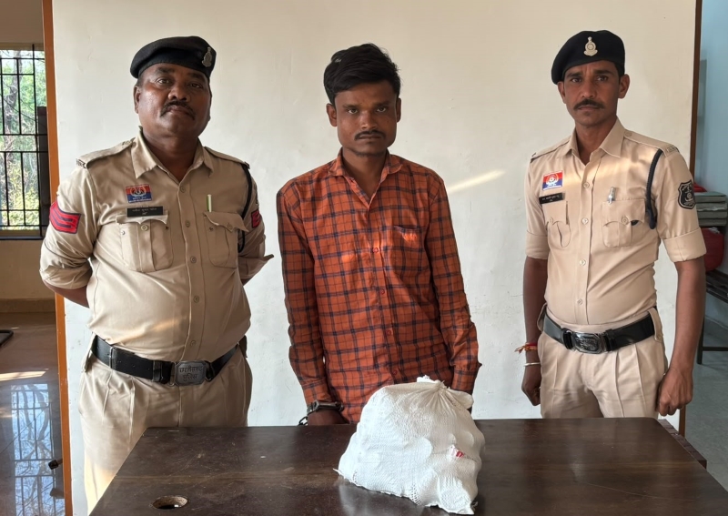 अवैध शराब बेचते युवक को पुलिस ने दबोचा! 32 पौवा देशी शराब जब्त, आरोपी न्यायिक रिमांड पर।