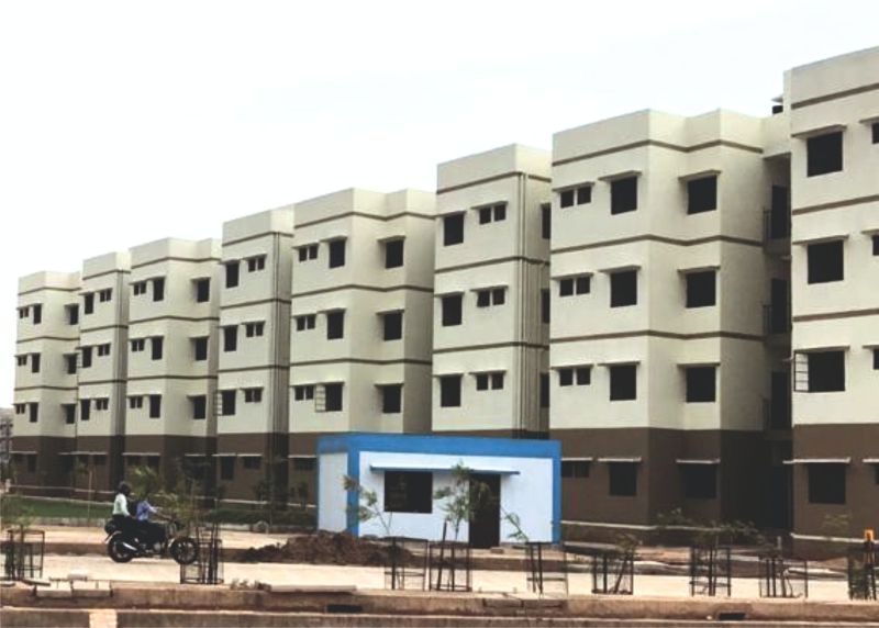 छत्तीसगढ़ में खाली पड़े मकानों को बसाने सरकार का बड़ा फैसला, 6 शहरों में 226 आवास बिके और ₹42.17 करोड़ का कारोबार! नवा रायपुर में 128 फ्लैट्स की और खरीदी का निर्णय, आवासीय योजनाओं को मिलेगी नई रफ्तार