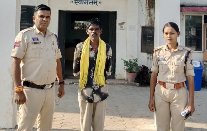 पुरानी रंजिश में हाथ में चाकू लेकर जान से मारने दौड़ा शख्स! बिलासपुर में हड़कंप, हिर्री पुलिस ने आरोपी को गिरफ्तार कर जेल भेजा