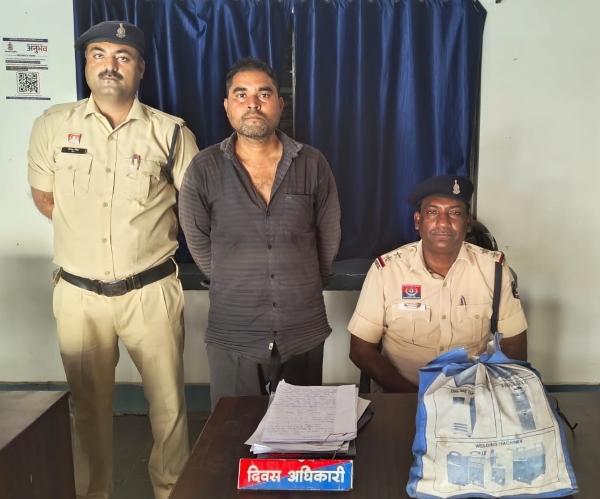 शराब बिक्री पर पुलिस का शिकंजा, शंकर नगर से पकड़ा गया आरोपी! चांपा पुलिस ने 30 पाव अवैध शराब की जब्त, आरोपी न्यायिक रिमांड पर भेजा गया