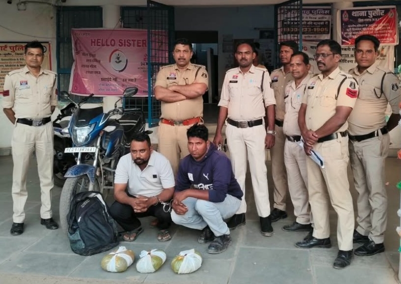 मोबाइल पर सौदा, खाते से ₹14,850 ट्रांसफर और फिर गांजे की डिलीवरी! पुसौर पुलिस ने तस्कर के साथ खरीदार को भी पकड़ा, एनडीपीएस एक्ट के तहत दोनों पर कार्रवाई