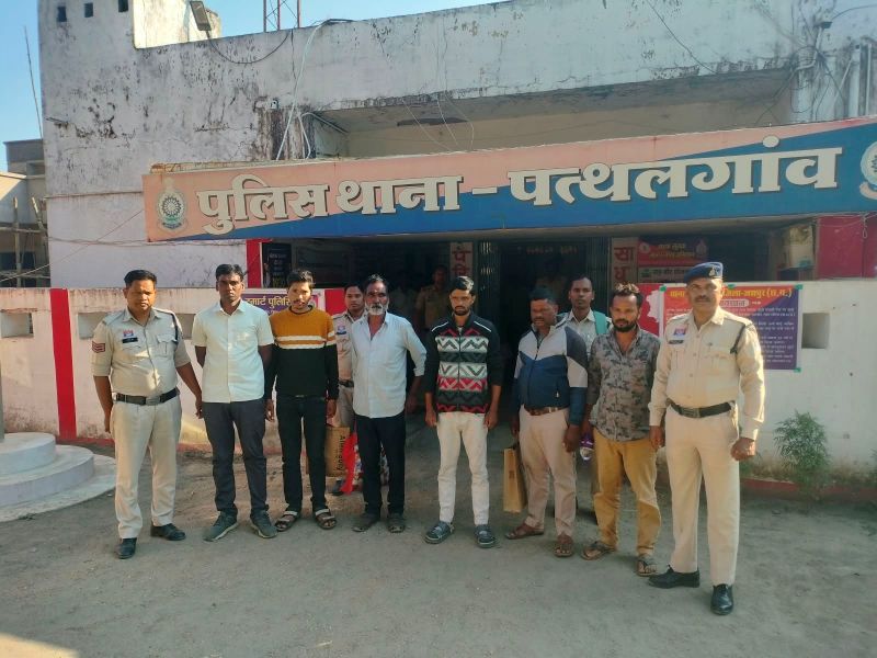 त्योहार से पहले पुलिस का सख्त पहरा, पत्थलगांव में 6 लोगों पर कार्रवाई से मचा हड़कंप! बार-बार विवाद और अवैध गतिविधियों की शिकायतों के बीच जशपुर पुलिस अलर्ट, दीपावली पर अशांति फैलाने वालों पर रहेगी पैनी नजर