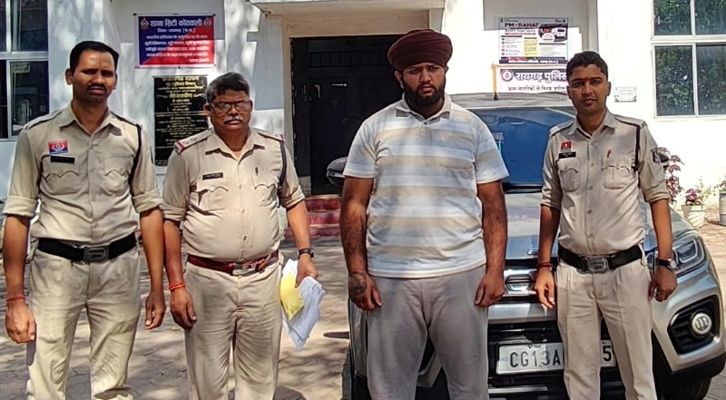 ब्रेजा कार की ड्राइवर सीट के नीचे छिपी थी अफीम, ग्राहक की तलाश में था युवक! कोतवाली पुलिस ने 47 ग्राम नशीला पदार्थ किया जब्त