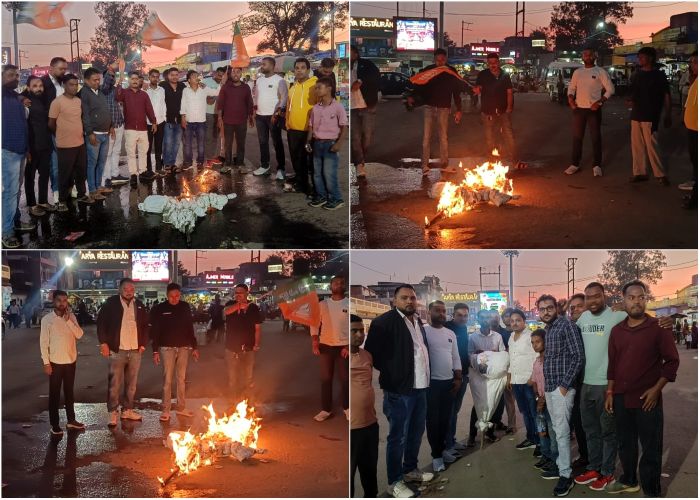 खड़गे की टिप्पणी से गरमाई सियासत, कुनकुरी में भाजयुमो का जोरदार प्रदर्शन! प्रधानमंत्री मोदी पर बयान के विरोध में पुतला दहन और नारेबाजी, बीजेपी-कांग्रेस के बीच बढ़ी जुबानी जंग
