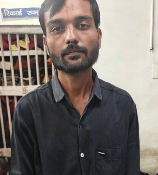 कलिंग नगर में अवैध चाकू लेकर घूमने की सूचना से मचा अलर्ट, मौके पर पहुंची पुलिस ने युवक को पकड़ा! चाकू जब्त, 30 वर्षीय आरोपी गिरफ्तार