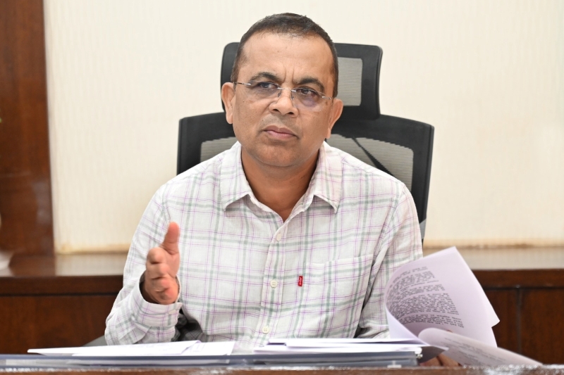 इस बार धान खरीदी में नहीं चलेगी कोचियों-बिचौलियों की मनमानी? कलेक्टर ने कसी तैयारी की कमान, 134 उपार्जन केंद्रों में सुविधाएं दुरुस्त करने और अवैध धान परिवहन रोकने के दिए सख्त निर्देश।