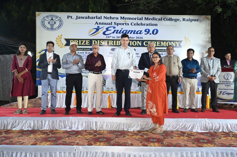पढ़ाई के साथ खेलों में भी डॉक्टरों का दमदार प्रदर्शन! पं. जवाहरलाल नेहरू मेडिकल कॉलेज के वार्षिक खेल समारोह में क्रिकेट, फुटबॉल, कबड्डी और बैडमिंटन के विजेताओं को मिला सम्मान।