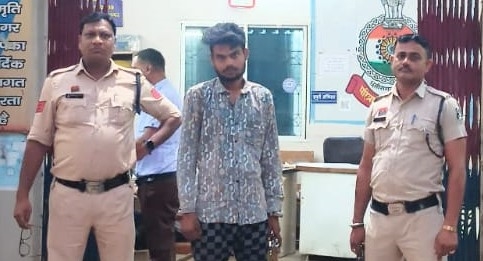 गाड़ी में रखा कीमती केबल काटकर हुआ फरार, पुलिस की त्वरित कार्रवाई से खुला चोरी का मामला; 22 वर्षीय आरोपी गिरफ्तार, ₹35 हजार का सामान बरामद