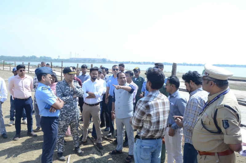 राज्योत्सव में आसमान में दिखेगा रोमांचक नजारा, सेंध लेक पर 2 नवंबर को सारंग हेलीकॉप्टर एयर शो; दर्शकों की भीड़ को देखते हुए कलेक्टर ने परखी तैयारियां, ट्रैफिक और सुरक्षा पर विशेष फोकस