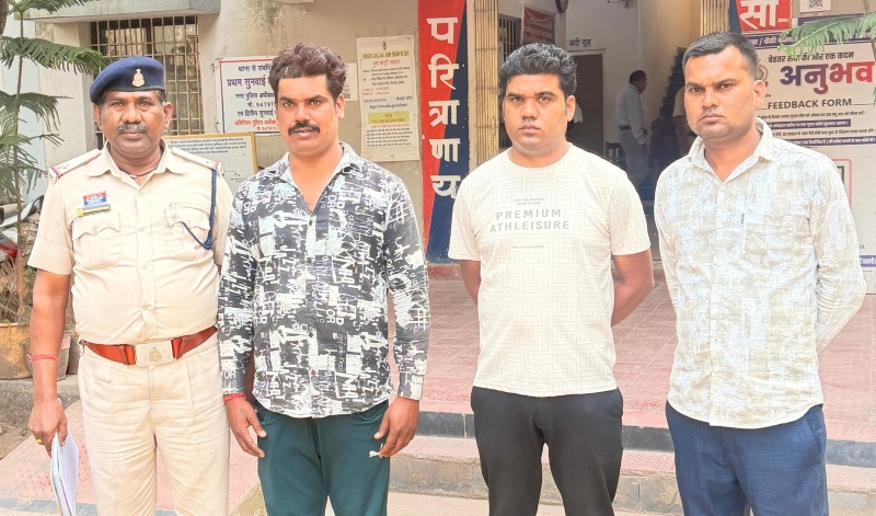 दुर्गा पंडाल के पास विवाद, फिर घर में घुसकर मारपीट और तोड़फोड़! बिलासपुर में सिविल लाइन पुलिस की कार्रवाई, तीन आरोपी गिरफ्तार—नाबालिग पर भी हुई वैधानिक कार्रवाई।