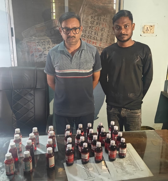 दवा की दुकान में प्रतिबंधित नशीली सिरप का कारोबार, बिना डॉक्टर की पर्ची हो रही थी बिक्री! रायपुर पुलिस की संयुक्त रेड में 2 आरोपी गिरफ्तार, एक पहले भी नारकोटिक एक्ट में जा चुका है जेल