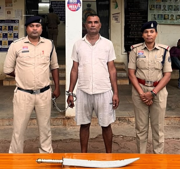 ट्रक हटाने की बात पर भड़का विवाद, फिर तलवार निकालकर हमला करने की कोशिश! जान से मारने की धमकी देने का आरोप, पुरानी भिलाई पुलिस ने आरोपी को गिरफ्तार कर जेल भेजा