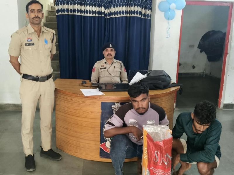 मुखबिर की सूचना पर घेराबंदी, बाइक सवार दो युवक धराए! रतनपुर पुलिस ने 15 लीटर कच्ची महुआ शराब के साथ मोटरसाइकिल की जब्त