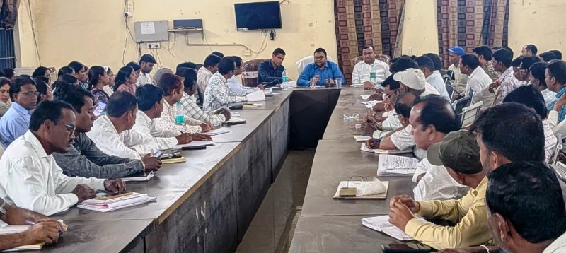 सरकारी योजनाओं के लंबित काम अब नहीं टाल सकेंगे अधिकारी-कर्मचारी! जिला पंचायत सीईओ ने पीएम आवास से लेकर जी राम जी योजना तक की समीक्षा की, धीमी प्रगति वाले कार्यों को तेजी से पूरा करने के निर्देश