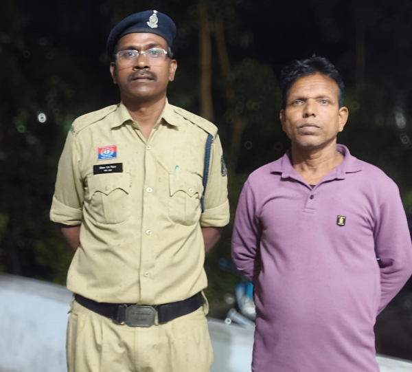फेसबुक पर हुई पहचान, हर बैंक खाते के बदले मिलते थे ₹1,000! अम्बिकापुर पुलिस ने म्यूल अकाउंट के खेल का किया खुलासा, 14.17 लाख रुपये की ऑनलाइन ठगी के लेन-देन से जुड़ा आरोपी गिरफ्तार—अब अन्य सहयोगियों की तलाश