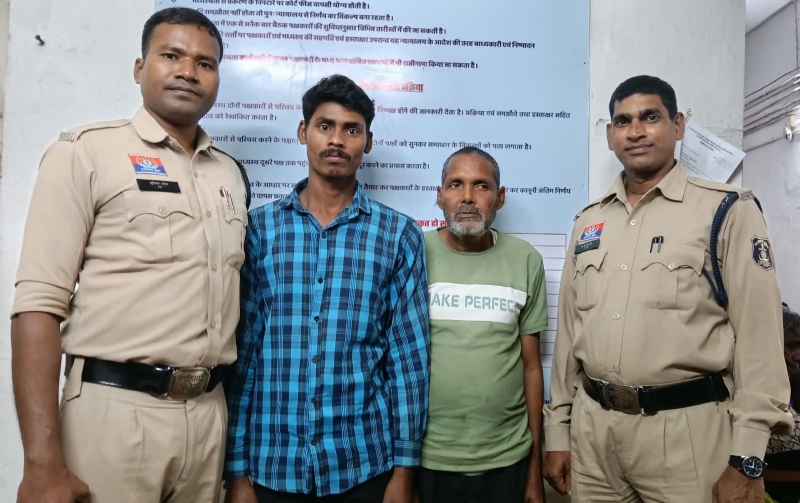 मवेशी तस्करी मामले में पुलिस की बड़ी कार्रवाई! लंबे समय से फरार दो आरोपी गिरफ्तार, पहले 19 मवेशी किए गए थे जब्त; दोनों को न्यायिक रिमांड पर भेजा गया।