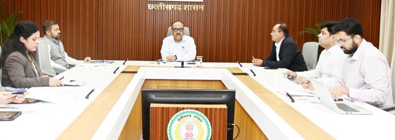 छत्तीसगढ़ में करोड़ों की परियोजनाओं को लेकर बड़ा कदम, नवा रायपुर में इंटरनेशनल कन्वेंशन सेंटर से लेकर बिलासपुर के ट्रांसपोर्ट नगर तक हलचल तेज! मुख्य सचिव की बैठक में हुए अहम विचार-विमर्श, अब इन परियोजनाओं की आगे की राह क्या होगी?