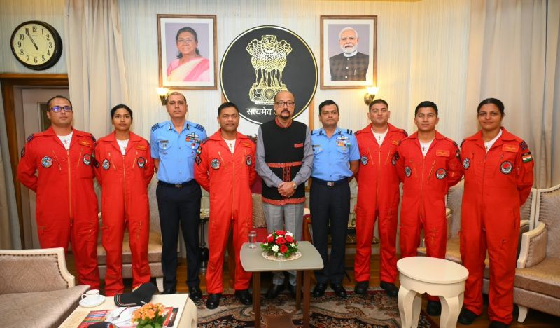 लोक भवन में राज्यपाल रमेन डेका और एयर कमोडोर नंदा कुमार बाला की मुलाकात, कई वरिष्ठ सैन्य अधिकारी भी रहे साथ—इस सौजन्य भेंट ने खींचा ध्यान!