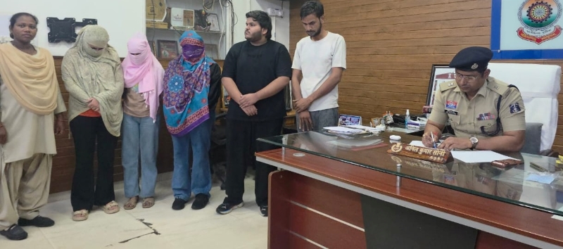 डॉक्टर को शेयर ट्रेडिंग में भारी मुनाफे का सपना दिखाया, खाते से उड़ाए ₹34 लाख! पुलिस को गुमराह करने खुद पहुंचा शिकायत लेकर, जांच में इंदौर के साइबर सिंडिकेट का हुआ पर्दाफाश