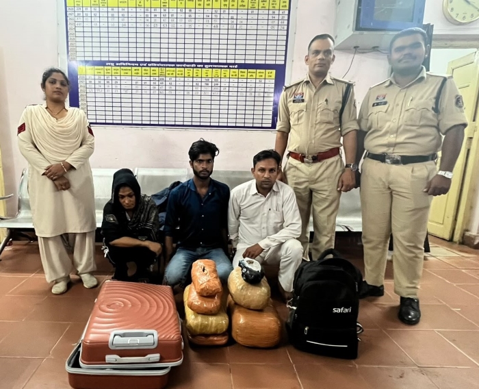 तेलघानी नाका ओवरब्रिज के नीचे पुलिस की घेराबंदी, भागने की कोशिश में पकड़े गए तीन तस्कर! ओडिशा से गांजा लाकर रायपुर में बेचने की थी तैयारी, अब सप्लाई नेटवर्क की तलाश जारी