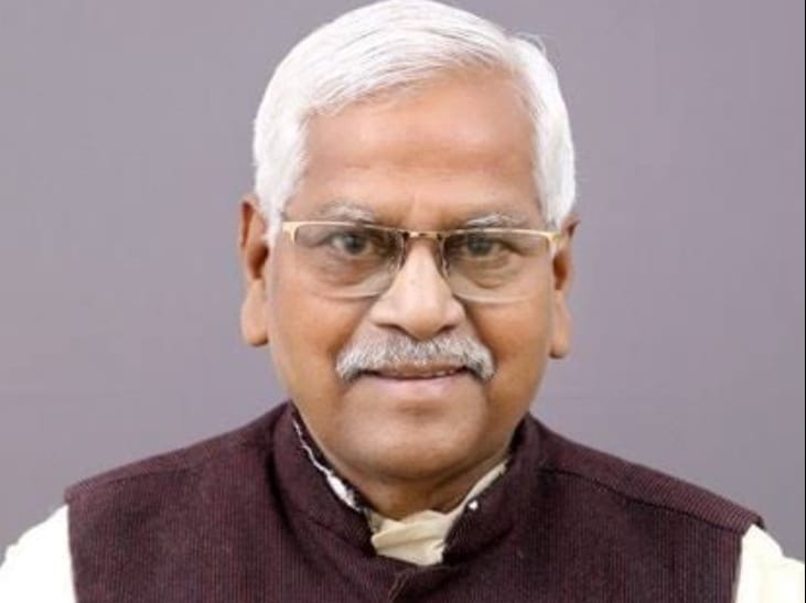 नम आंखों से अंतिम विदाई की तैयारी… दिवंगत विधायक डोमनलाल कोर्सेवाड़ा का पार्थिव शरीर 31 अक्टूबर को आएगा रायपुर! एयरपोर्ट से पैतृक गांव तक तय हुआ अंतिम यात्रा का कार्यक्रम, दोपहर 2 बजे भेण्ड्रा में होगा अंतिम संस्कार…