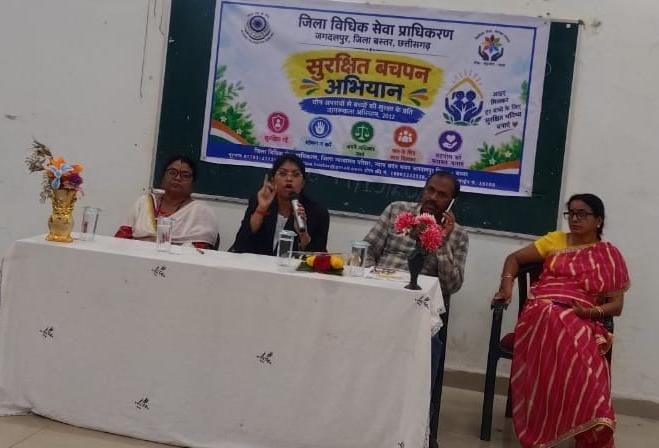‘गुड टच-बैड टच’ से लेकर POCSO कानून तक… छात्राओं को बताया अपनी सुरक्षा का अधिकार, जिला विधिक सेवा प्राधिकरण के जागरूकता शिविर में बाल शोषण के खिलाफ आवाज उठाने का संदेश