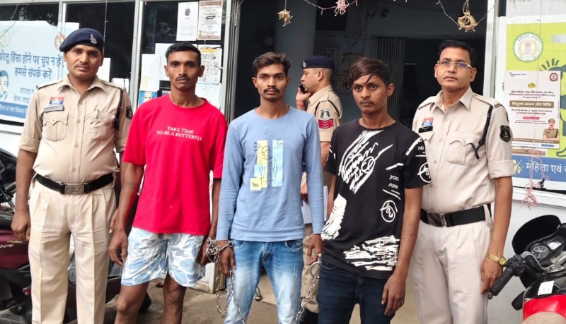चाकूबाजी से मचा हड़कंप, युवक पर जानलेवा हमले के आरोप में तीन भाई गिरफ्तार! अश्वनी और लखन समेत प्रकाश भी पहुंचा जेल, तीनों के खिलाफ पहले से दर्ज हैं आपराधिक मामले