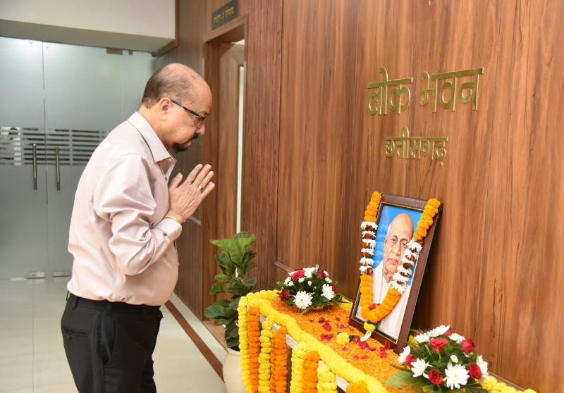 लौह पुरुष सरदार वल्लभभाई पटेल की जयंती पर लोकभवन में श्रद्धांजलि सभा, राज्यपाल रमेन डेका ने पुष्पांजलि अर्पित कर किया नमन
